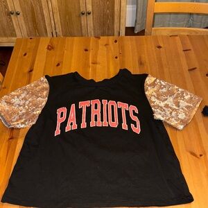 NWT! NFL Gameday Couture Women’s Patriots Black Tee with Gold Sequin Sleeves XL